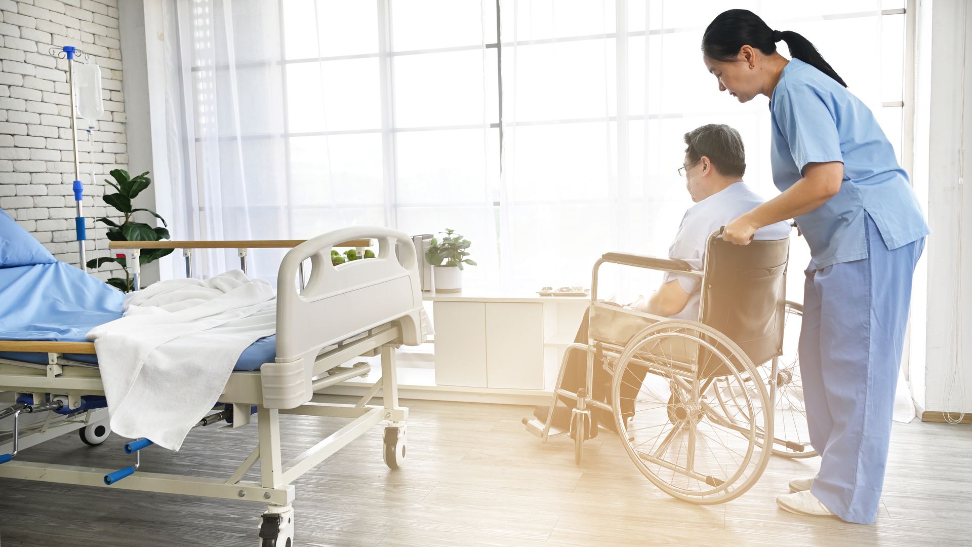 Accompagnement et prise en charge de nuit d'un senior — EDENYS MANDAT Seine-Saint-Denis